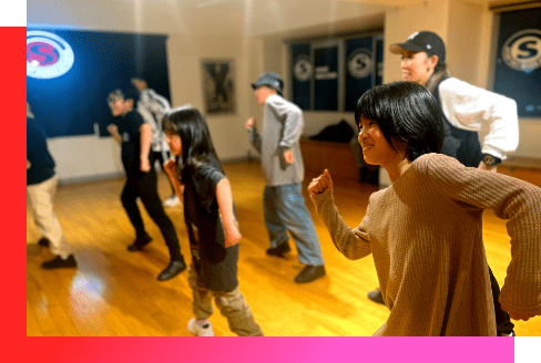 ダンスを踊る子どもたち